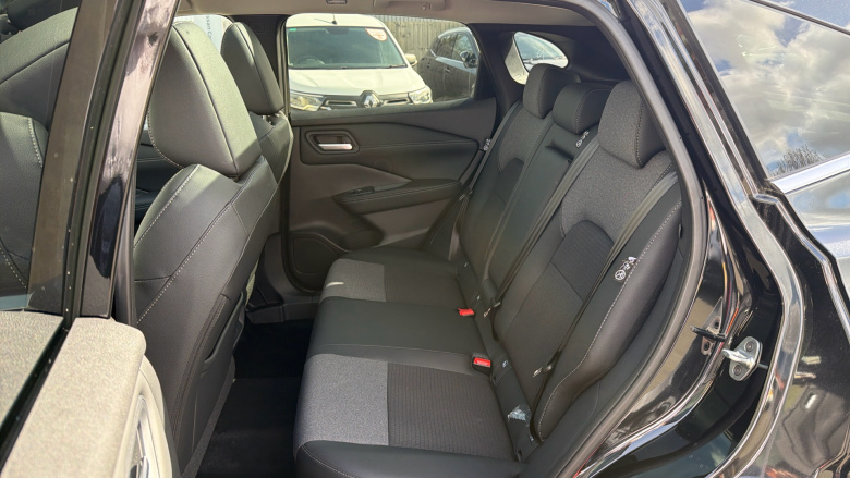 Nissan Qashqai 1.3 DiG-T MH N-Connecta 5dr Petrol Hatchback